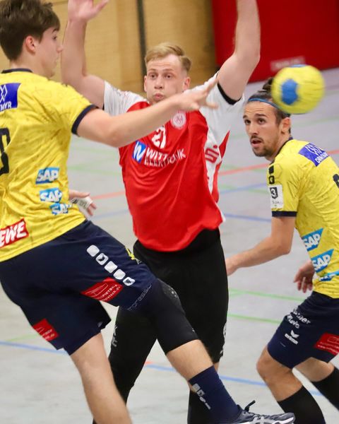 Nicolas Fink beim Handballspiel in Neuhausen auf den Fildern